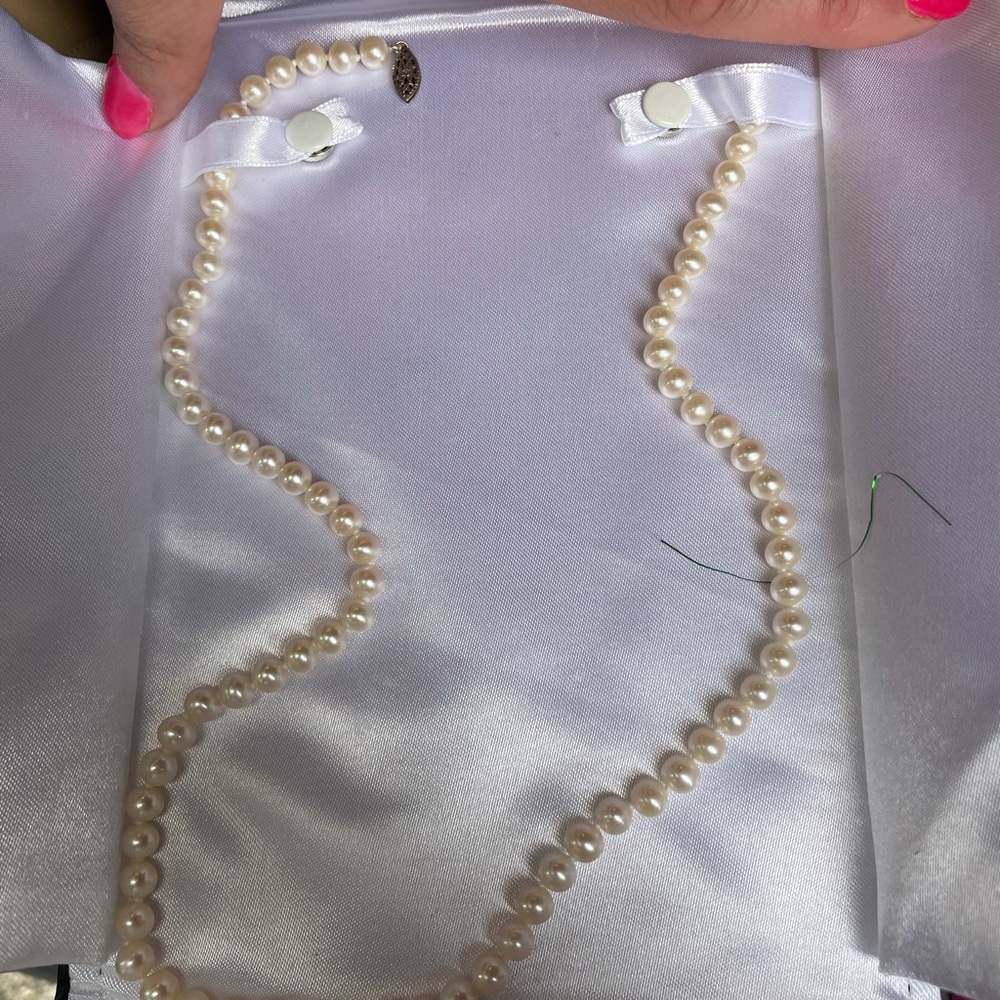 !!!!!REAL 7MM FRESHWATER PEARLS!!!!!! BARELY WORN!